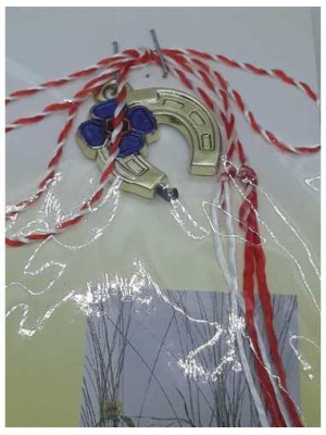 Martisor cu potcoava si floricica