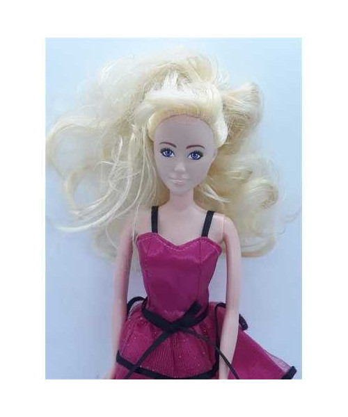 Papusica cu parul lung si rochita cu bretele Auchan