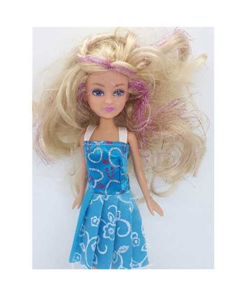 Papusa cu parul blond si suvite roz