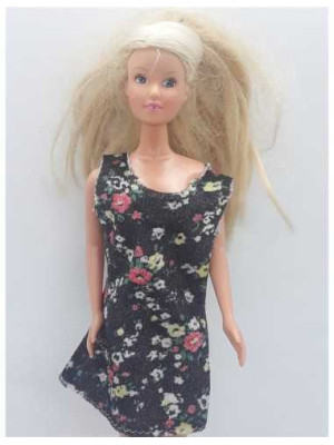 Papusa cu parul lung si sarafan cu floricele Simba