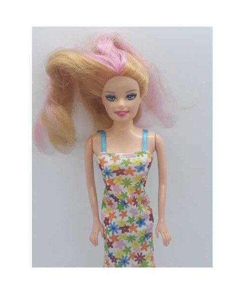 Papusa cu parul blond si rochita cu stelute