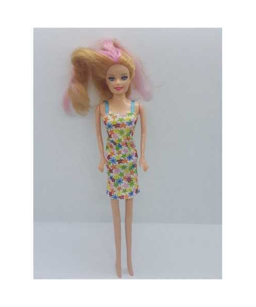 Papusa cu parul blond si rochita cu stelute