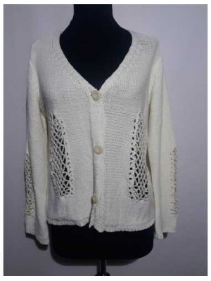 Pulover dama cu nasturei pentru primavara