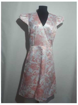 Rochita dama vaporoasa cu flori roz