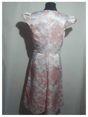 Rochita dama vaporoasa cu flori roz 2