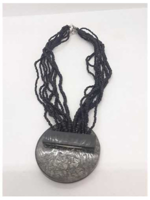 Colier din margelute cu pandantiv rotund 2