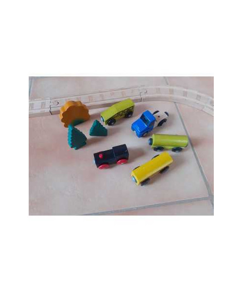 Tren magnetic din lemn cu sina circulara si trei accesorii