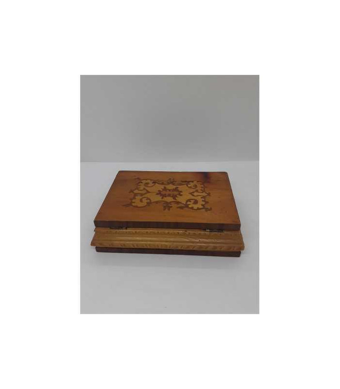 Caseta vintage din lemn pentru bijuterii