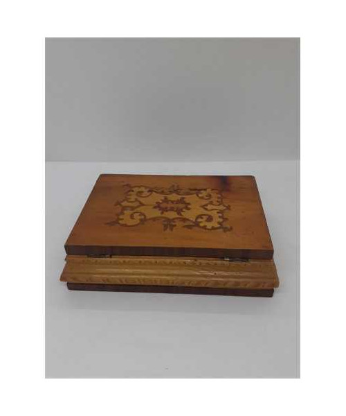 Caseta vintage din lemn pentru bijuterii