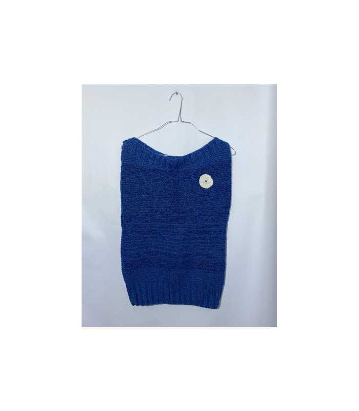 Vesta albastra tricotata cu floare alba marime 11 12 ani