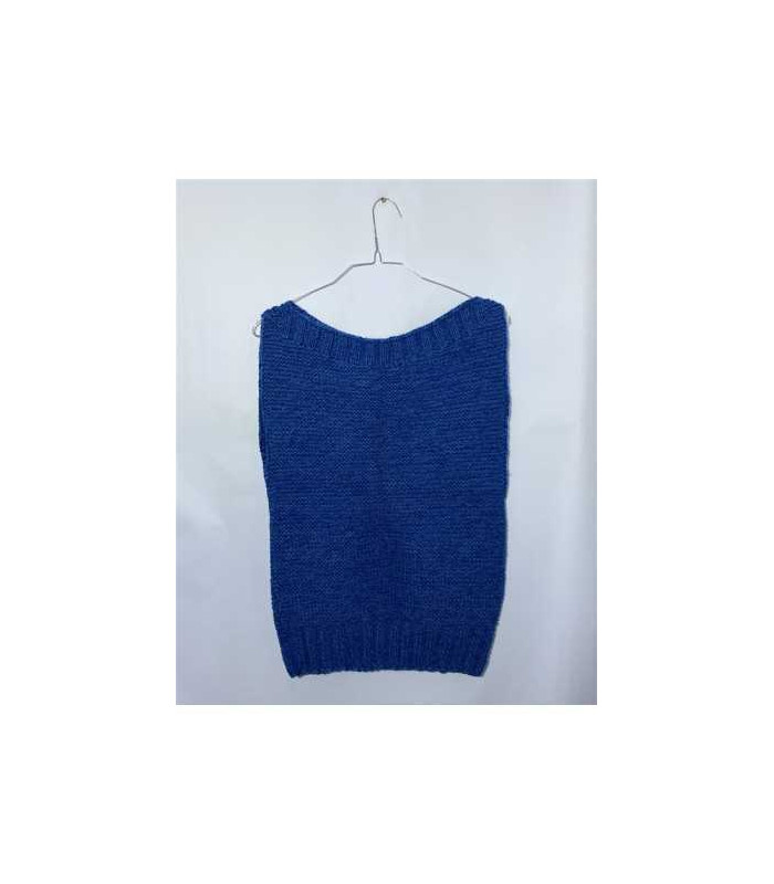 Vesta albastra tricotata cu floare alba marime 11 12 ani