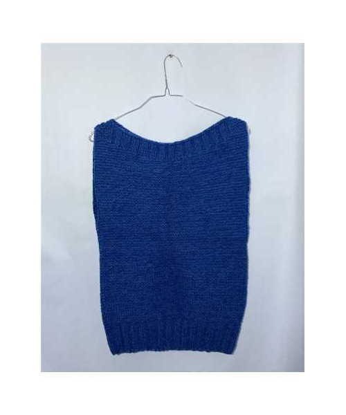 Vesta albastra tricotata cu floare alba marime 11 12 ani