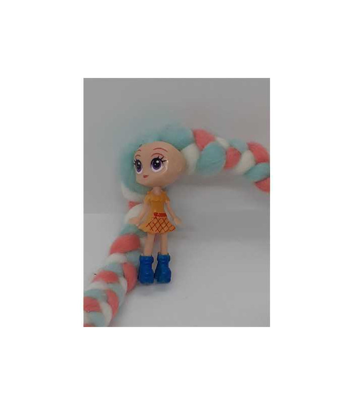 Papusa mica cu par lung