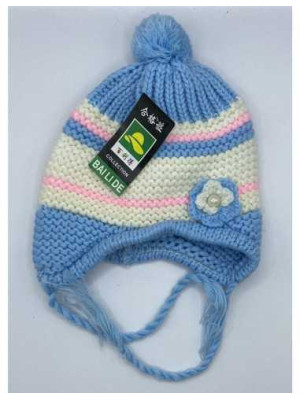 Caciulita copii tricotata cu snururi 3 ani