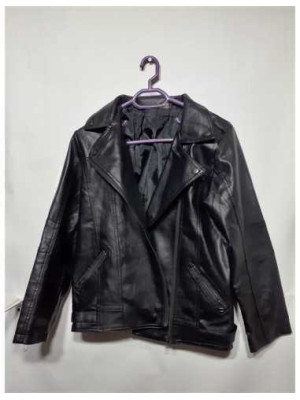 Geaca pentru fete cu aspect de piele 2