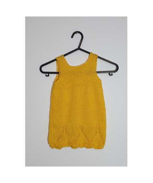 Vestuta crosetata cu ciucuri pentru fetite