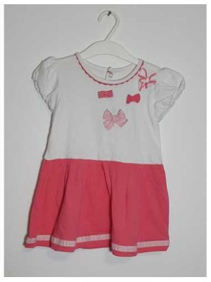 Rochita pentru fetite cu fundite pe piept