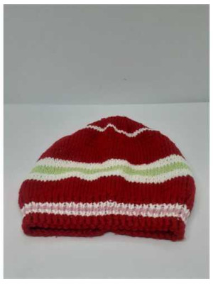 Caciula crosetata pentru fetite culoare rosu cu dungi multicolore