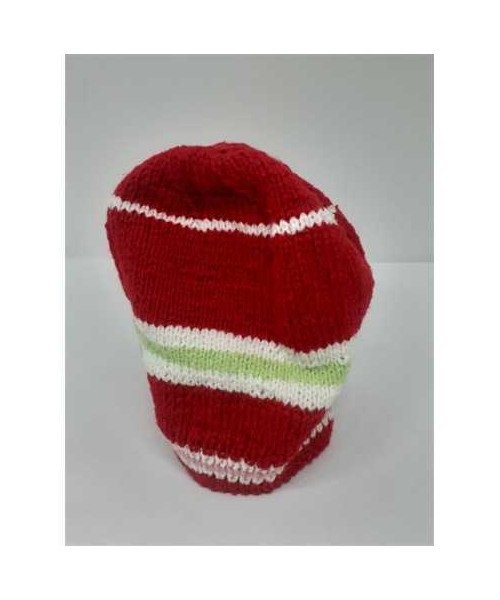 Caciula crosetata pentru fetite culoare rosu cu dungi multicolore