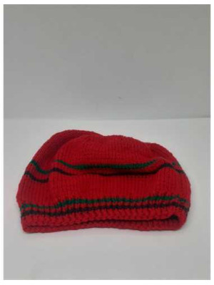 Caciula crosetata pentru fetite culoare rosu cu dungi