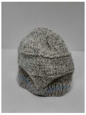 Caciula crosetata pentru copii culoare gri cu dunga subtire bleu 2