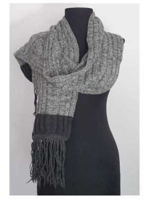 Fular de dama tricotat cu franjuri