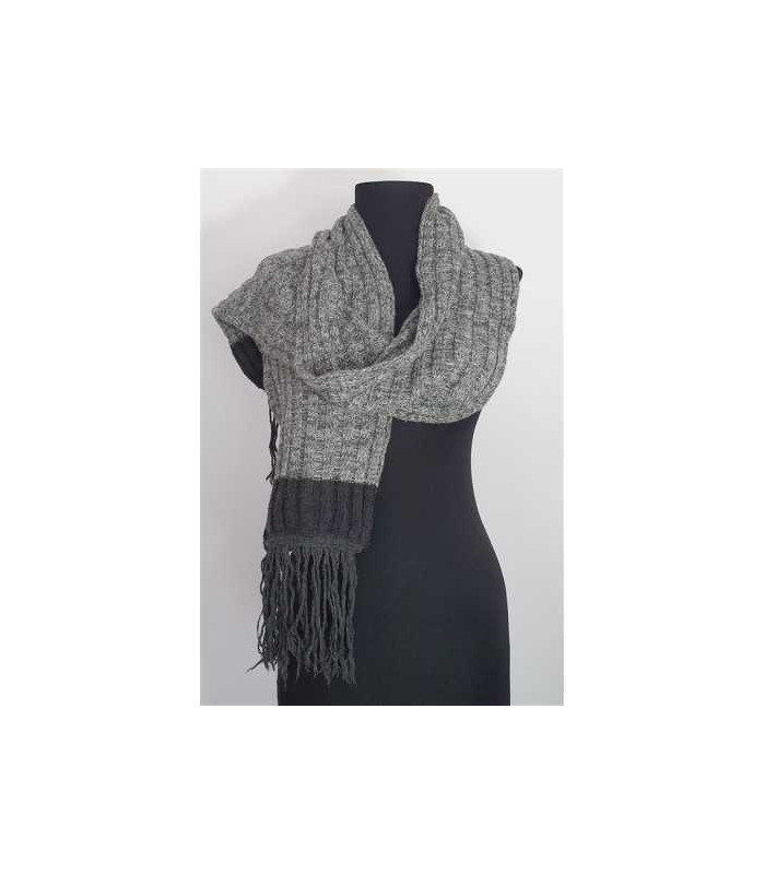 Fular de dama tricotat cu franjuri