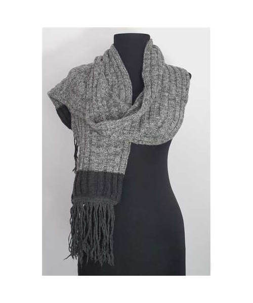 Fular de dama tricotat cu franjuri