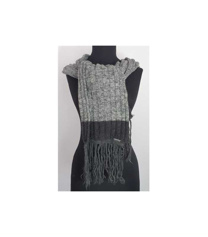 Fular de dama tricotat cu franjuri