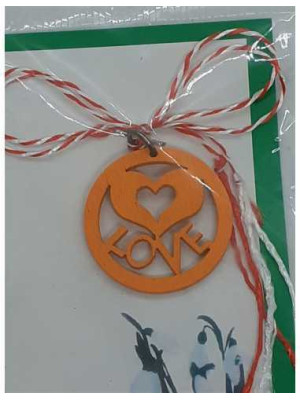 Martisor tip medalion model cu inimioara