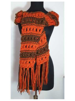 Fular tricotat in doua culori model cu gaurele si franjuri 2