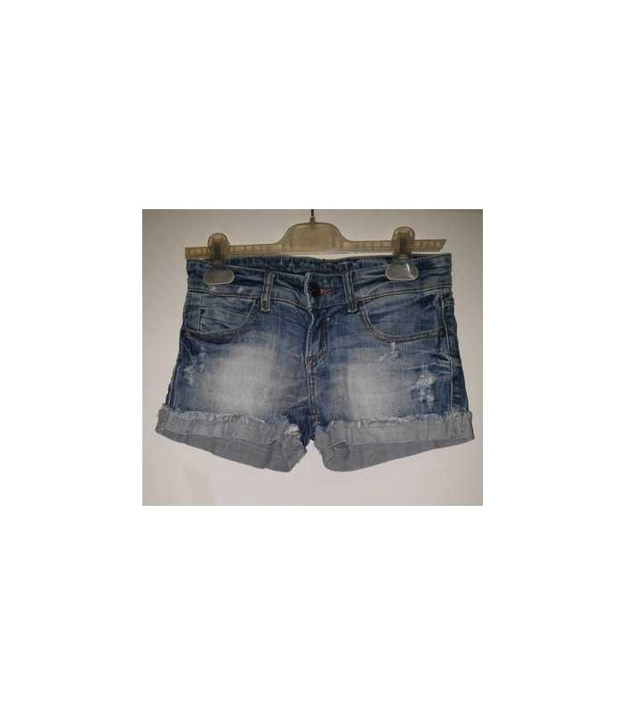 Pantaloni scurti de blugi model rupt Stradivarius