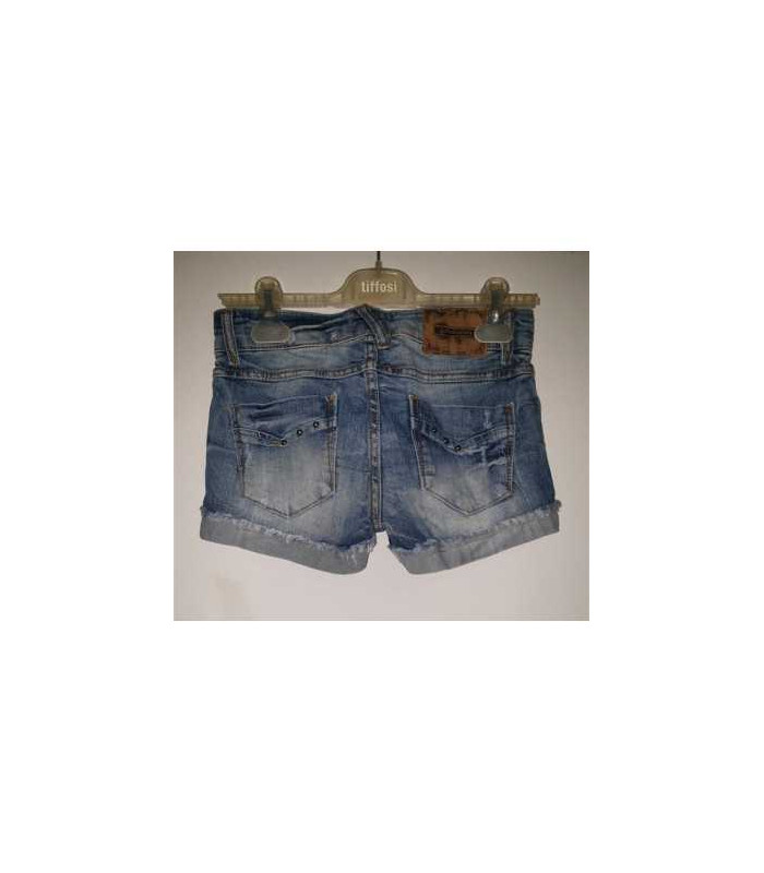 Pantaloni scurti de blugi model rupt Stradivarius