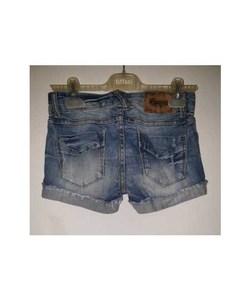 Pantaloni scurti de blugi model rupt Stradivarius