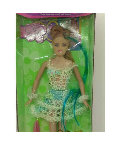 Papusa cu rochita tricotata si suvite culoare bleu