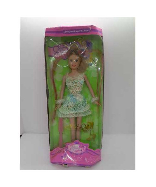 Papusa cu rochita tricotata si suvite culoare roz