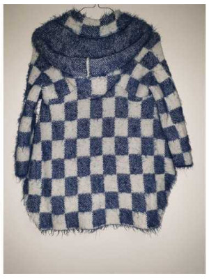 Cardigan tricotat cu gluga pentru fetite model in carouri 2