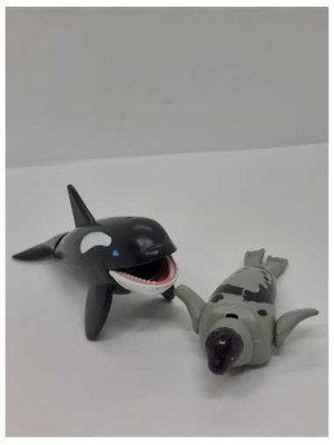 Set doua figurine din plastic Leu de mare si Balena K&M