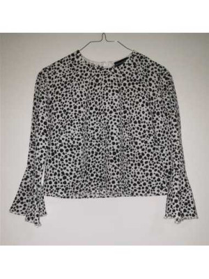 Bluzita dama cu buline negre si maneci evazate Pretty Little Thing
