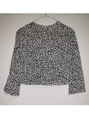 Bluzita dama cu buline negre si maneci evazate Pretty Little Thing 2