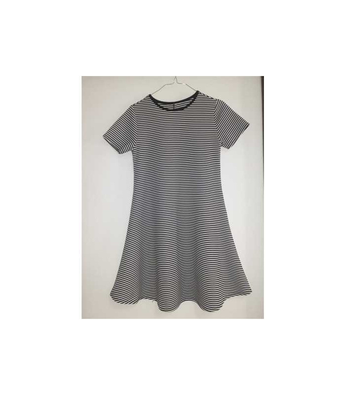 Rochie de vara cu maneca scurta si decolteu rotund la gat