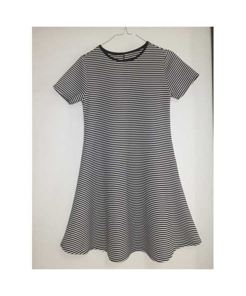 Rochie de vara cu maneca scurta si decolteu rotund la gat