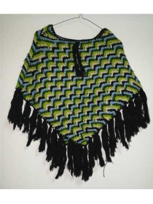 Poncho tricotat pentru copii cu model multicolor si franjuri