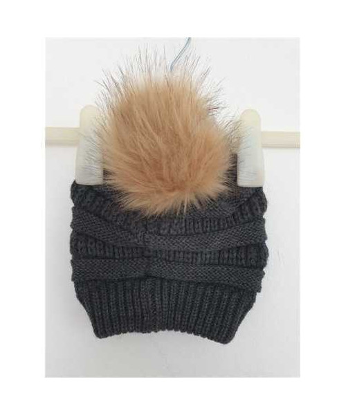 Caciula tricotata cu ciucure pufos