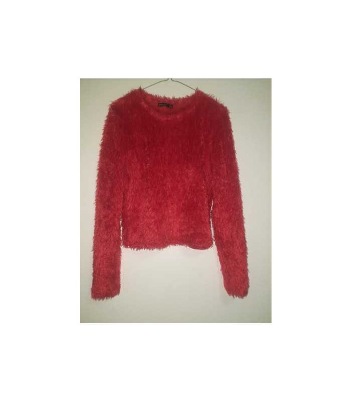 Pulover dama pufos cu decolteu usor la gat Bershka