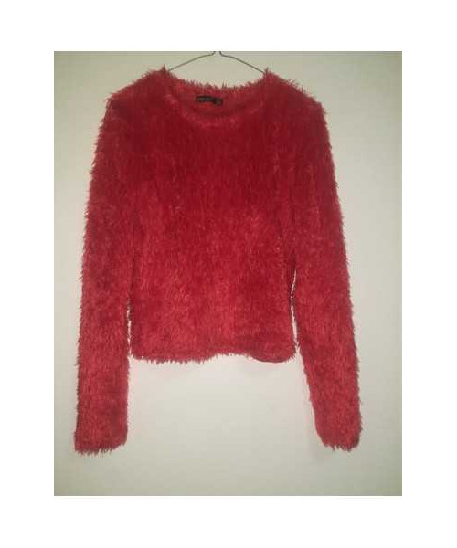 Pulover dama pufos cu decolteu usor la gat Bershka