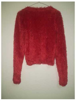 Pulover dama pufos cu decolteu usor la gat Bershka 2