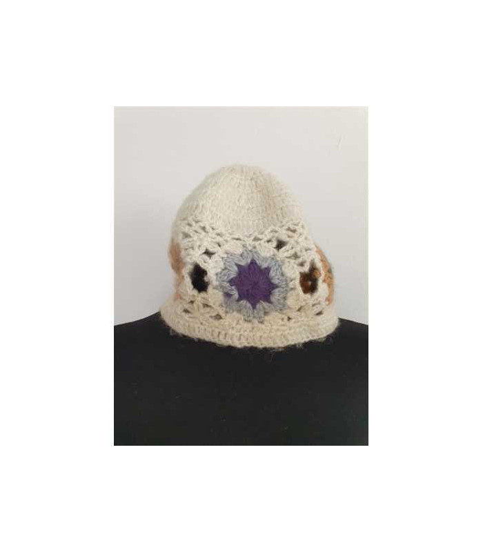 Caciula crosetata pentru copii model cu gaurele