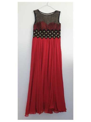Rochie lunga eleganta accesorizata cu margelute UMIT