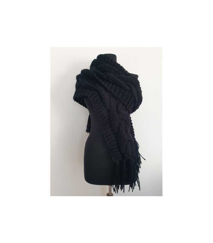 Fular lung tricotat cu franjuri